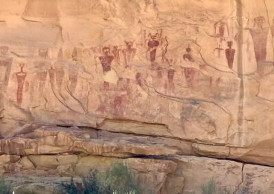 red pictographs of twenty eyeless or huge-eyed limbless floating humans